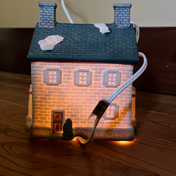 1994 collection grand hotel ceramic lighted house - Picture 3 of 10